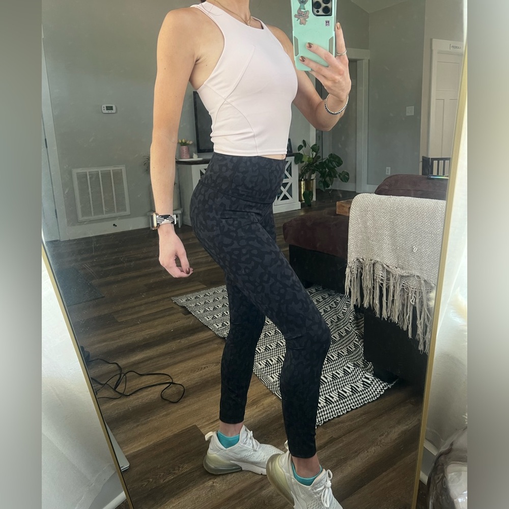 Lululemon Set of 2, Tank and Leggings, Size 2, Great Condition! 🩷🖤🩷🖤